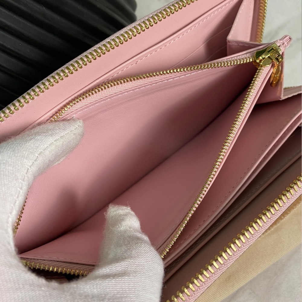 Like NEW 🔥 Pristine condition Louis Vuitton Pink Paten leather zip around Wallet - Picture 3 of 8